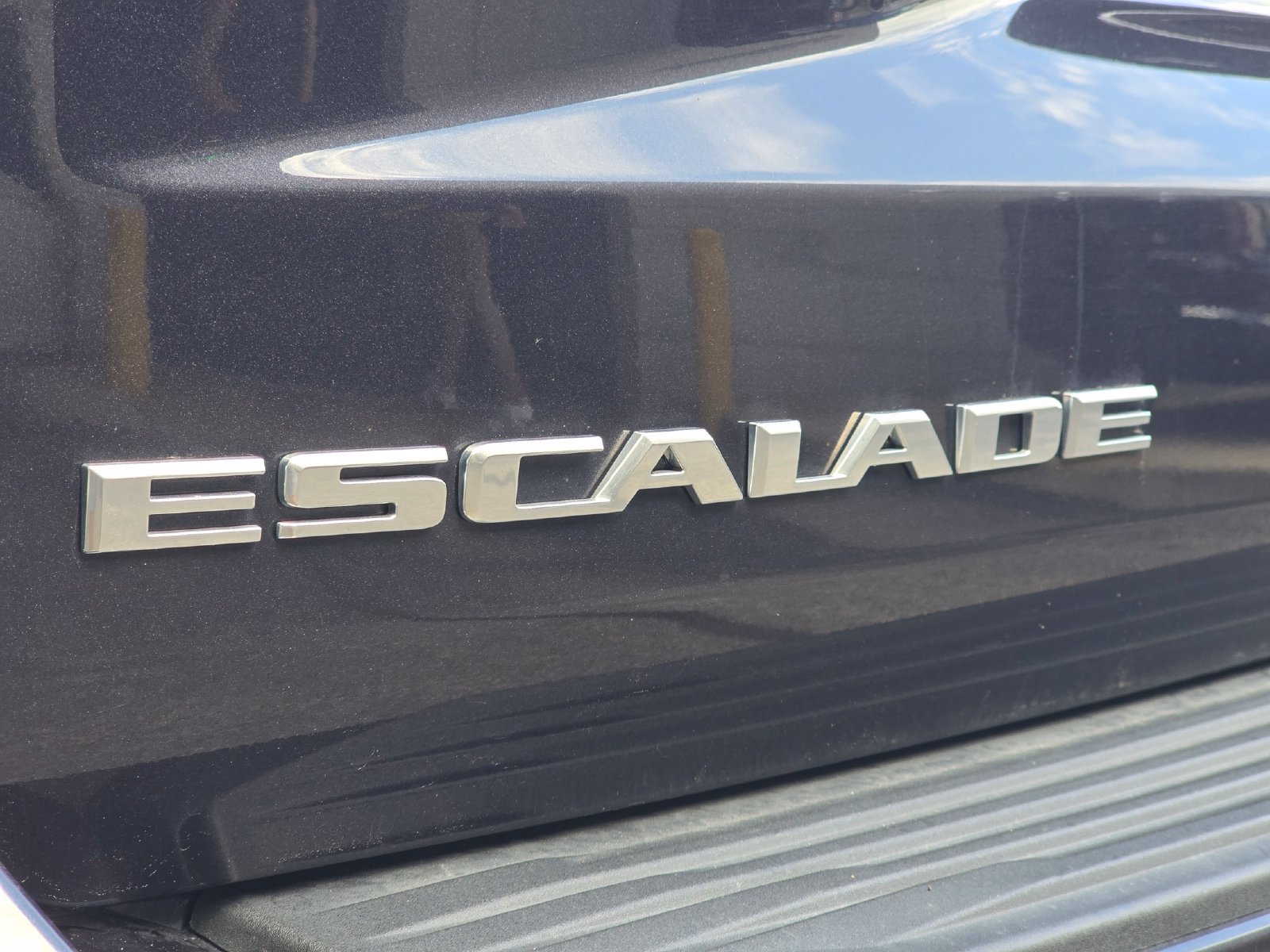 Used 2023 Cadillac Escalade ESV Premium Luxury Platinum w/ LPO, Floor Liner Package AWD/4WD image 15