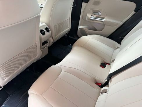 Used 2025 Mercedes-Benz GLA 250 4MATIC image 15