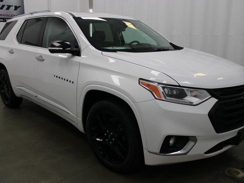 Used 2020 Chevrolet Traverse Premier w/ LPO, Blackout Package image 3