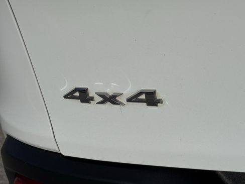 Used 2017 Jeep Cherokee Limited image 43