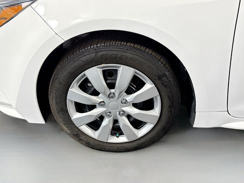 Used 2022 Toyota Corolla LE FWD image 37