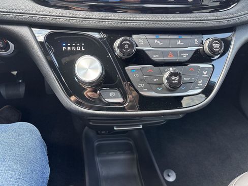 New 2027 Chrysler Pacifica Select AWD/4WD image 24