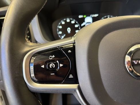Used 2020 Volvo XC60 T6 Momentum w/ Protection Package image 16