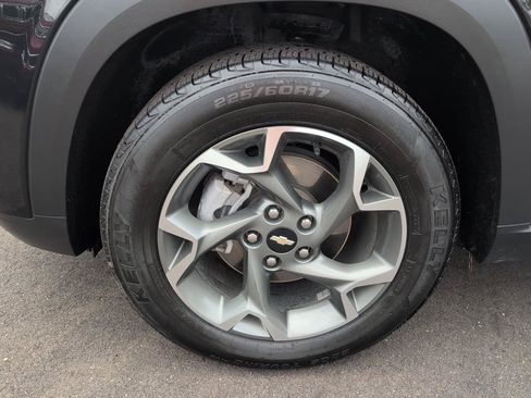 Used 2024 Chevrolet Trax LT FWD image 11
