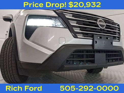 Used 2024 Nissan Rogue SV image 22