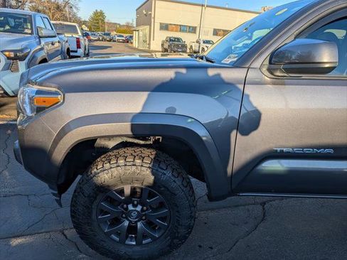 Certified 2022 Toyota Tacoma SR5 w/ SR5 Appearance Package (SM) AWD/4WD image 2