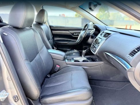 Used 2017 Nissan Altima 2.5 SL w/ Moonroof Package FWD image 18