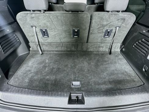 Used 2025 Chevrolet Traverse LT FWD image 29