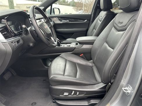Certified 2025 Cadillac XT6 Premium Luxury image 9