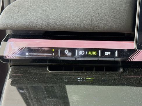 New 2026 BMW 540i xDrive w/ M Sport Package AWD/4WD image 10