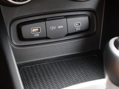 Used 2025 Hyundai Venue SEL FWD image 36