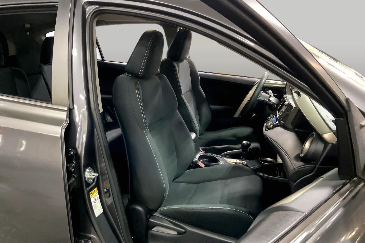 Used 2014 Toyota RAV4 XLE AWD/4WD image 9