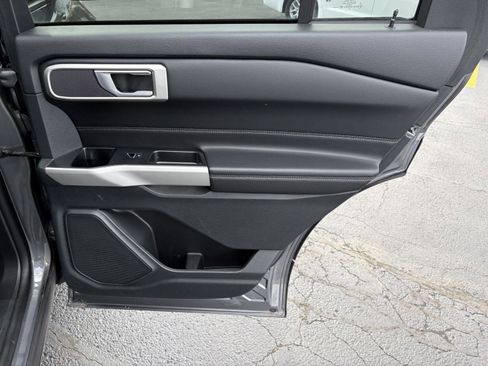 Used 2023 Ford Explorer XLT image 17