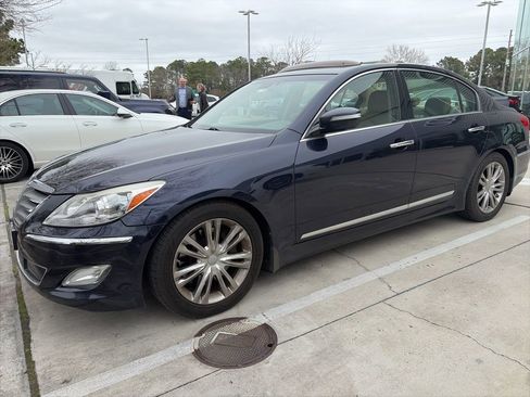 Used 2012 Hyundai Genesis 4.6 image 3