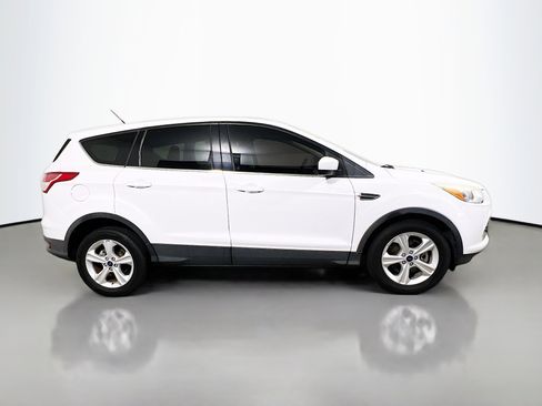 Used 2015 Ford Escape SE image 3
