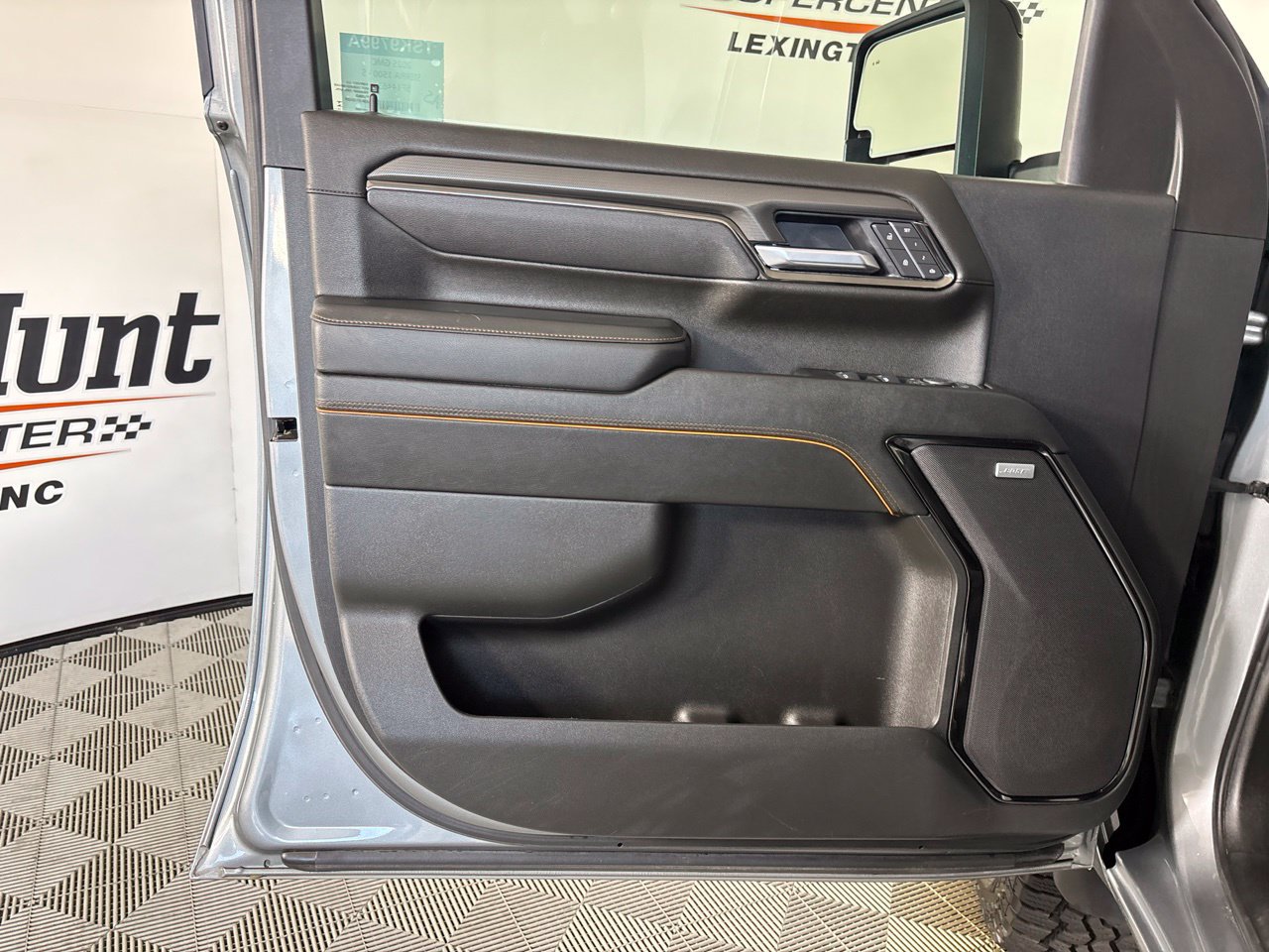 Used 2025 GMC Sierra 3500 AT4 w/ AT4 Premium Plus Package AWD/4WD image 7