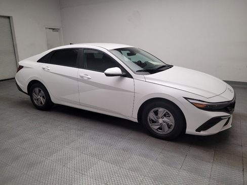 Used 2025 Hyundai Elantra SE FWD image 11