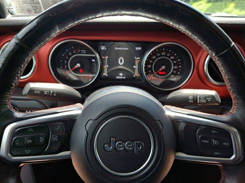 Used 2020 Jeep Gladiator Rubicon w/ Cold Weather Group image 18