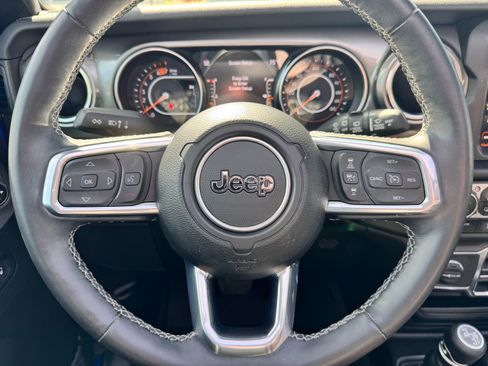 Used 2023 Jeep Wrangler Unlimited Sahara w/ LED Lighting Group AWD/4WD image 16