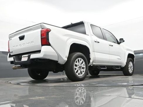 Used 2025 Toyota Tacoma SR5 AWD/4WD image 11