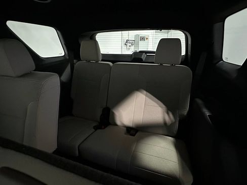 Used 2023 Chevrolet Traverse LS FWD image 5