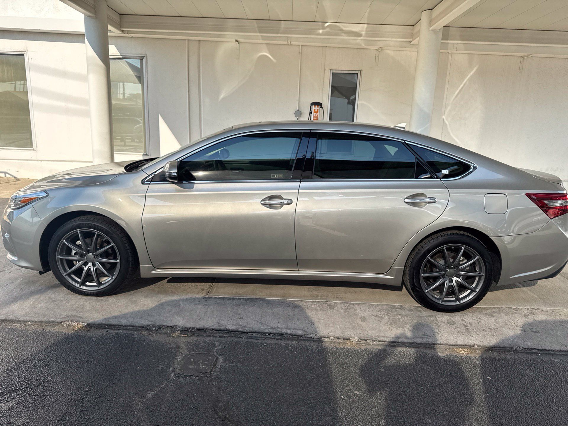 Used 2017 Toyota Avalon Limited FWD image 8
