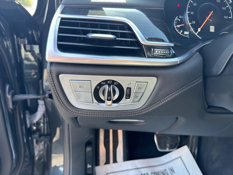 Used 2019 BMW 740i w/ M Sport Package RWD image 21