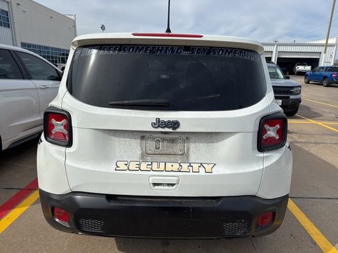 Used 2021 Jeep Renegade Latitude image 4