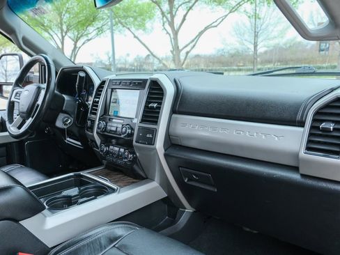 Used 2019 Ford F250 Lariat w/ Chrome Package image 41