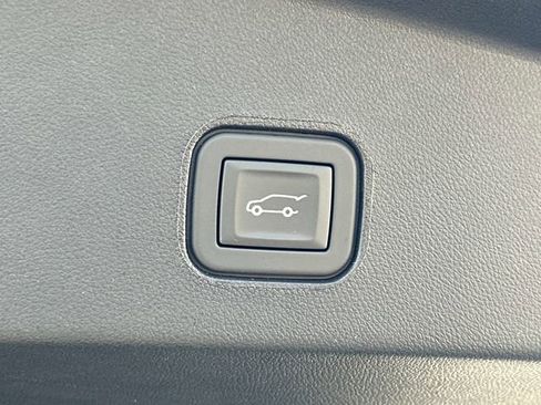 Used 2025 Cadillac Lyriq Luxury image 20