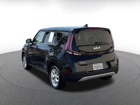 Used 2025 Kia Soul LX w/ LX Technology Package FWD image 11