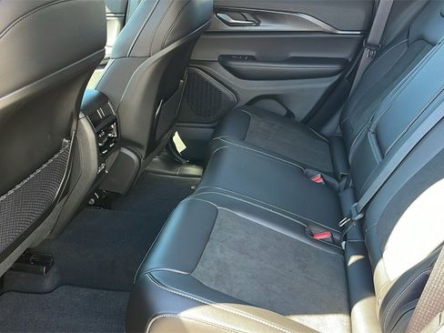 New 2025 Jeep Grand Cherokee Altitude image 12