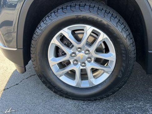 Used 2021 Chevrolet Traverse LT image 8