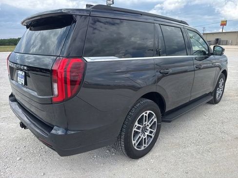 Used 2025 Ford Expedition Active AWD/4WD image 6