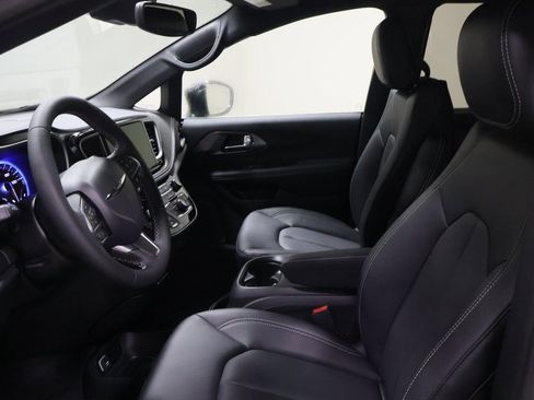 New 2026 Chrysler Pacifica Select image 10