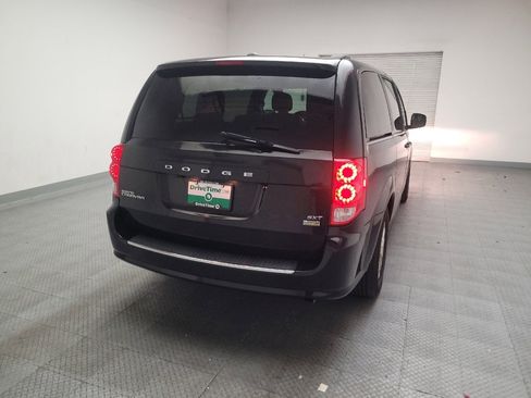 Used 2018 Dodge Grand Caravan SXT FWD image 7