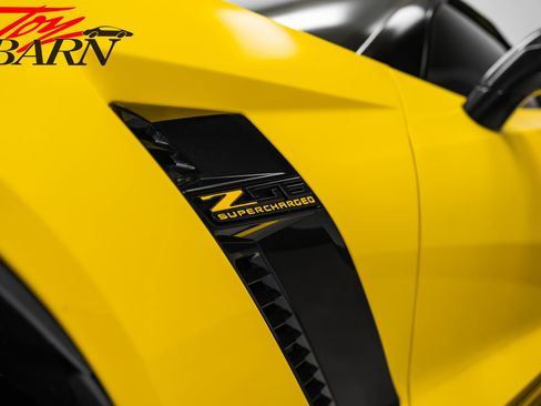 Used 2016 Chevrolet Corvette Z06 w/ 3LZ Preferred Equipment Group RWD image 24