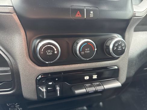 Used 2021 RAM 2500 Tradesman w/ Chrome Appearance Group image 31