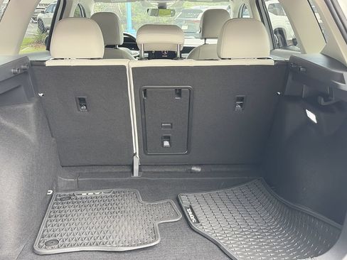 Certified 2025 Volkswagen Taos SE FWD image 31