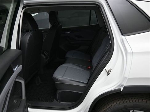 New 2026 Volkswagen Tiguan SE image 11