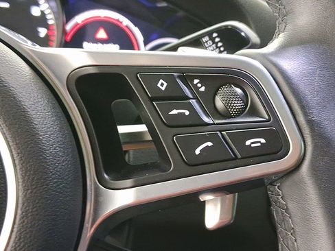 Used 2022 Porsche Cayenne S image 17