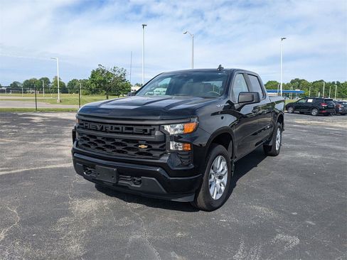 Used 2022 Chevrolet Silverado 1500 Custom image 3
