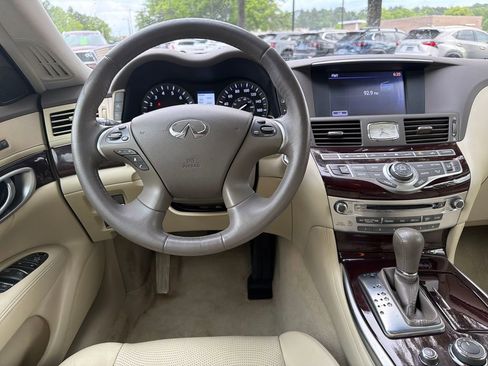 Used 2015 INFINITI Q70 3.7 RWD image 2