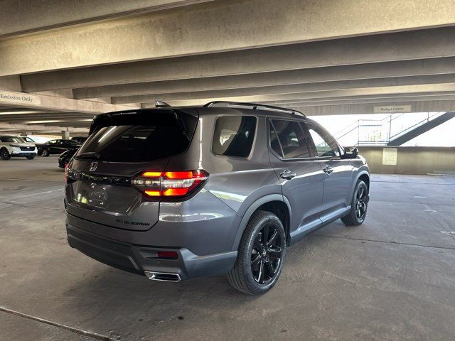 Certified 2025 Honda Pilot Black Edition image 5