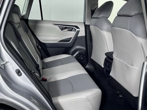 Used 2019 Toyota RAV4 XLE Premium image 30