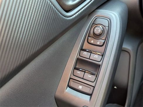 Used 2025 Subaru Crosstrek 2.0i Premium image 32