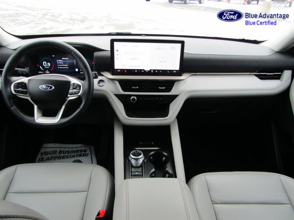 Used 2025 Ford Explorer Active AWD/4WD image 14