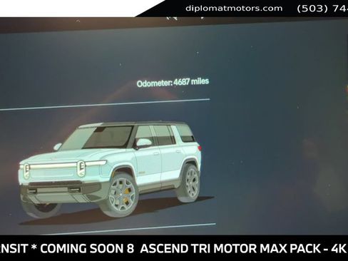 Used 2025 Rivian R1S Premium AWD/4WD image 4