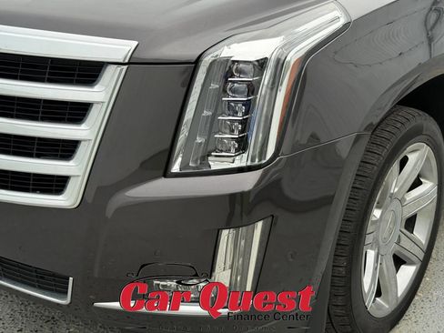 Used 2017 Cadillac Escalade Luxury AWD/4WD image 22