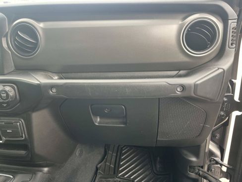 Used 2022 Jeep Gladiator Sport AWD/4WD image 29